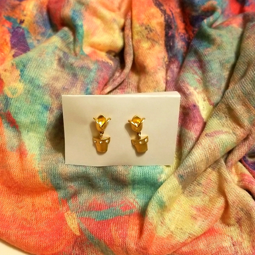 Tulip earrings gold tone with pearl